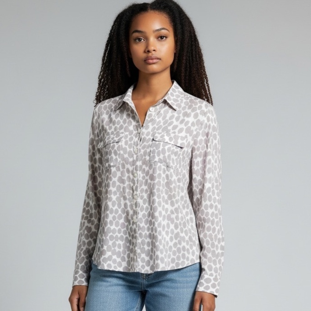 Ann Taylor Loft Ladies blouse Medium. Excellent condition. Lavender and white.